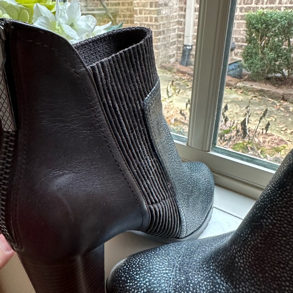 Donald J Pliner ankle boots